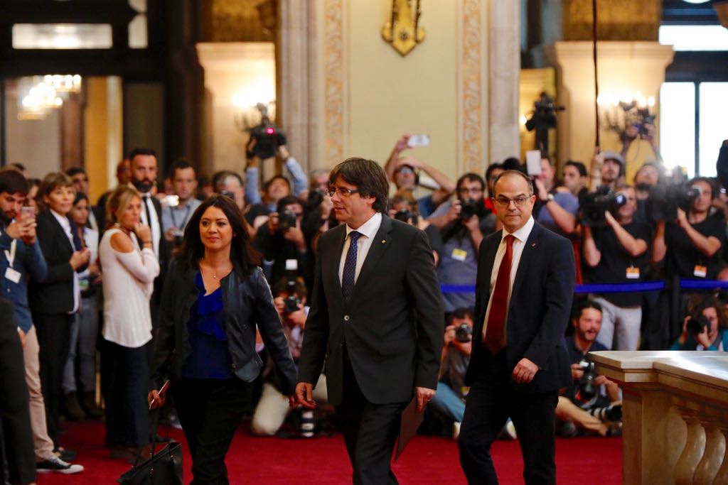 Puigdemont convoca els membres del Govern a una reunió al Parlament