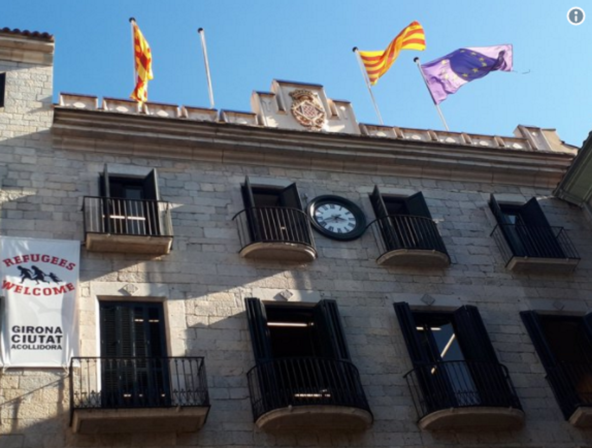 Catalan city halls start removing Spanish flags
