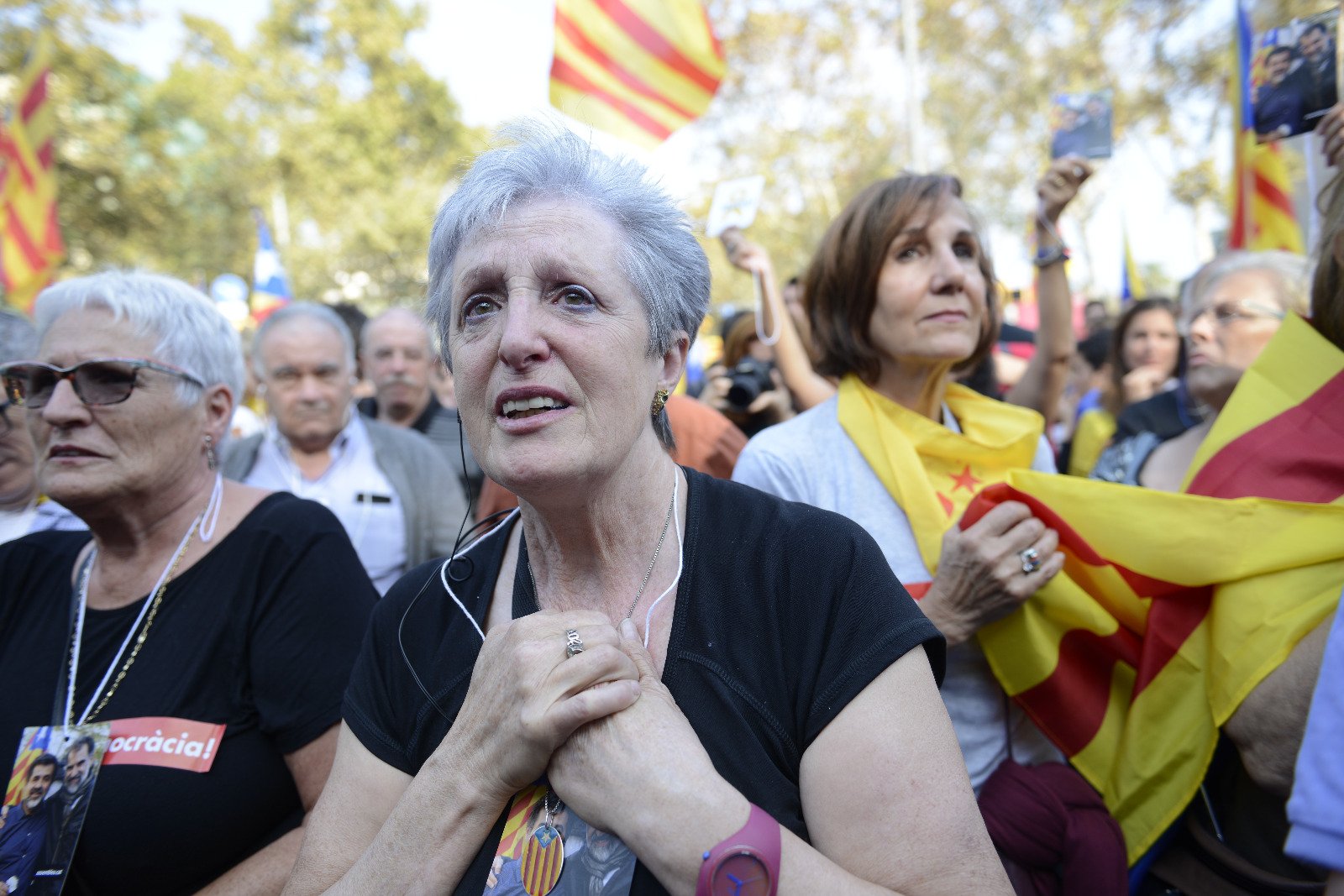 Euphoria in the streets after the proclamation of the Catalan Republic