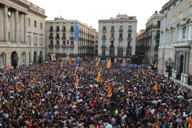 plaça sant jaume república - Gemma Liñán