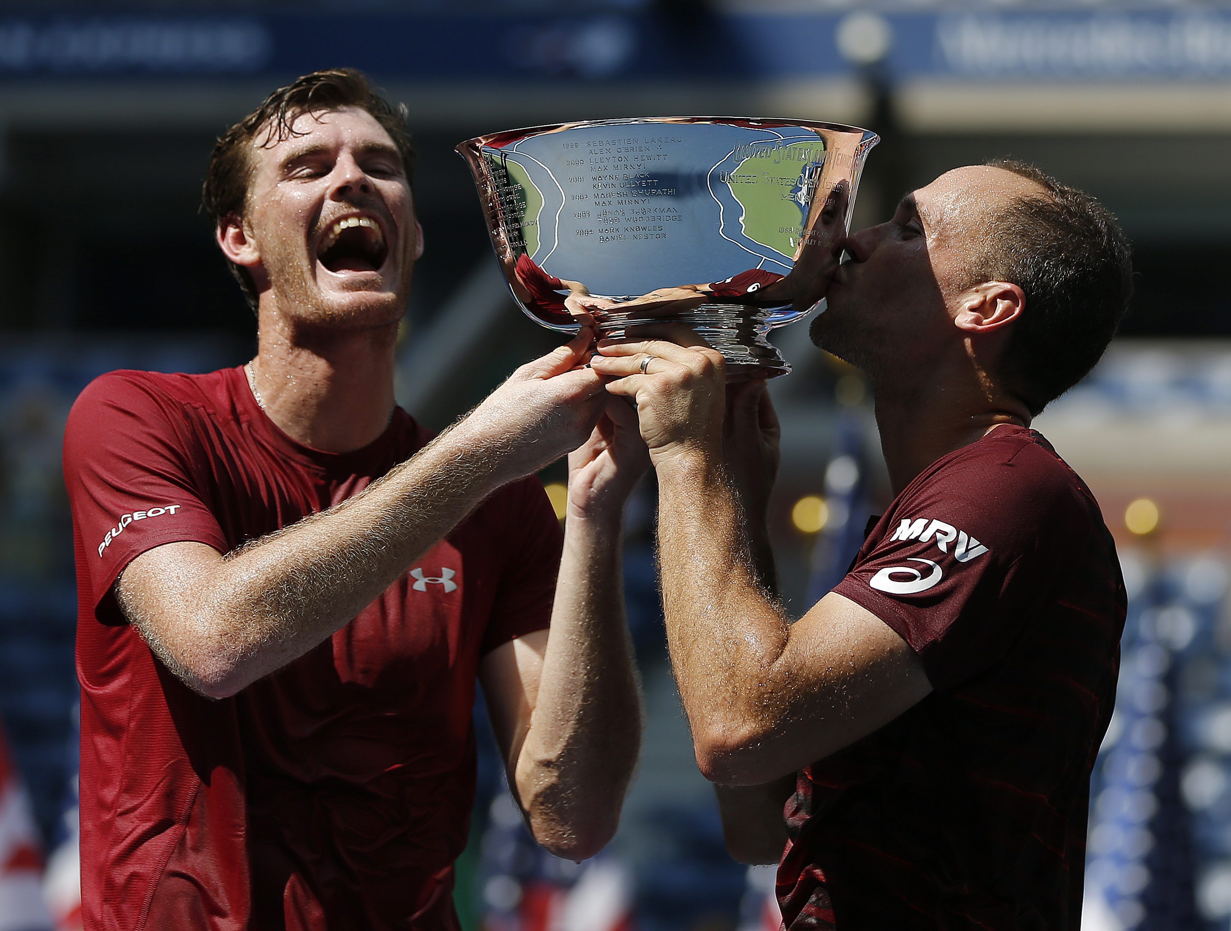 Murray y Soares ganan los dobles