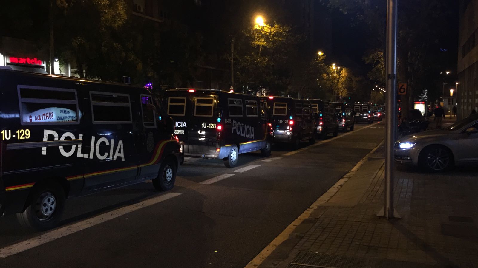 Zoido reduce a la mitad a los agentes de la policía española desplazados a Catalunya