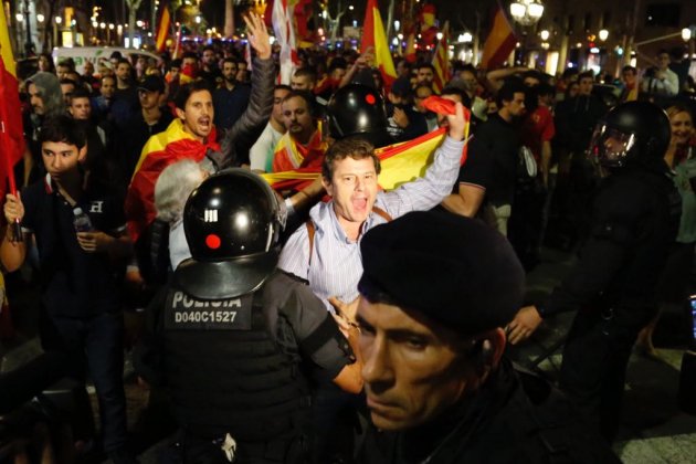 manifestacio espanyolista barcelona declaracio independencia 27-O - sergi alcazar