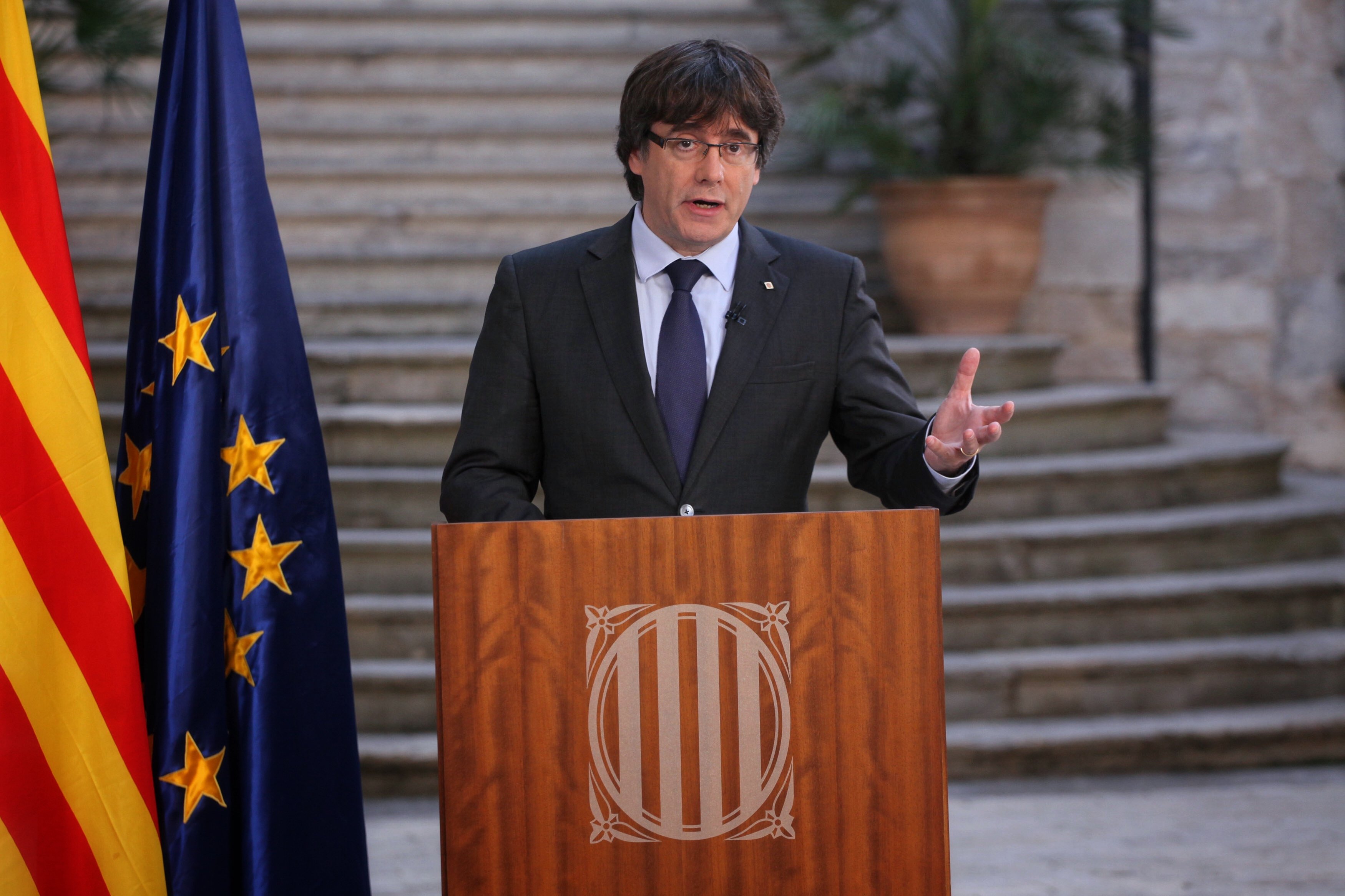 Puigdemont, continuing normally as president, calls for democratic opposition to 155
