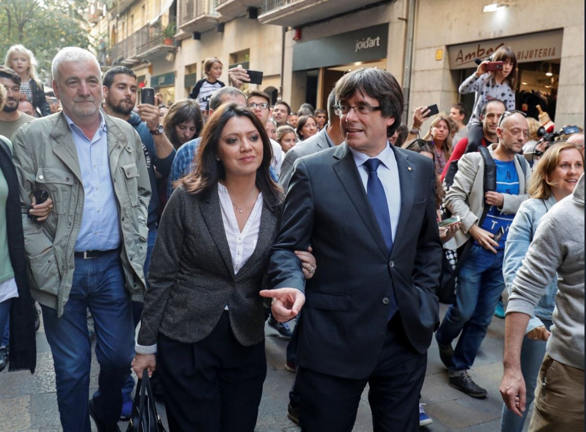 Puigdemont acude a una exhibición de castells i Rull, a un acto oficial de FGC