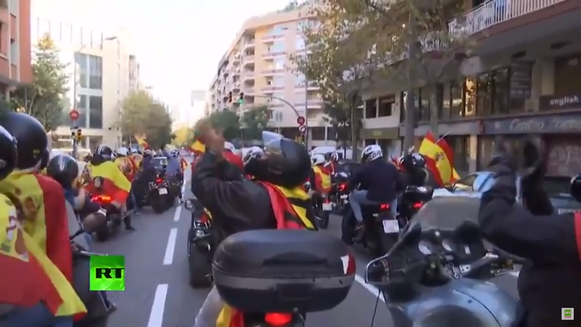 Españolistas marchan hasta el "Piolín" para apoyar a la policía española