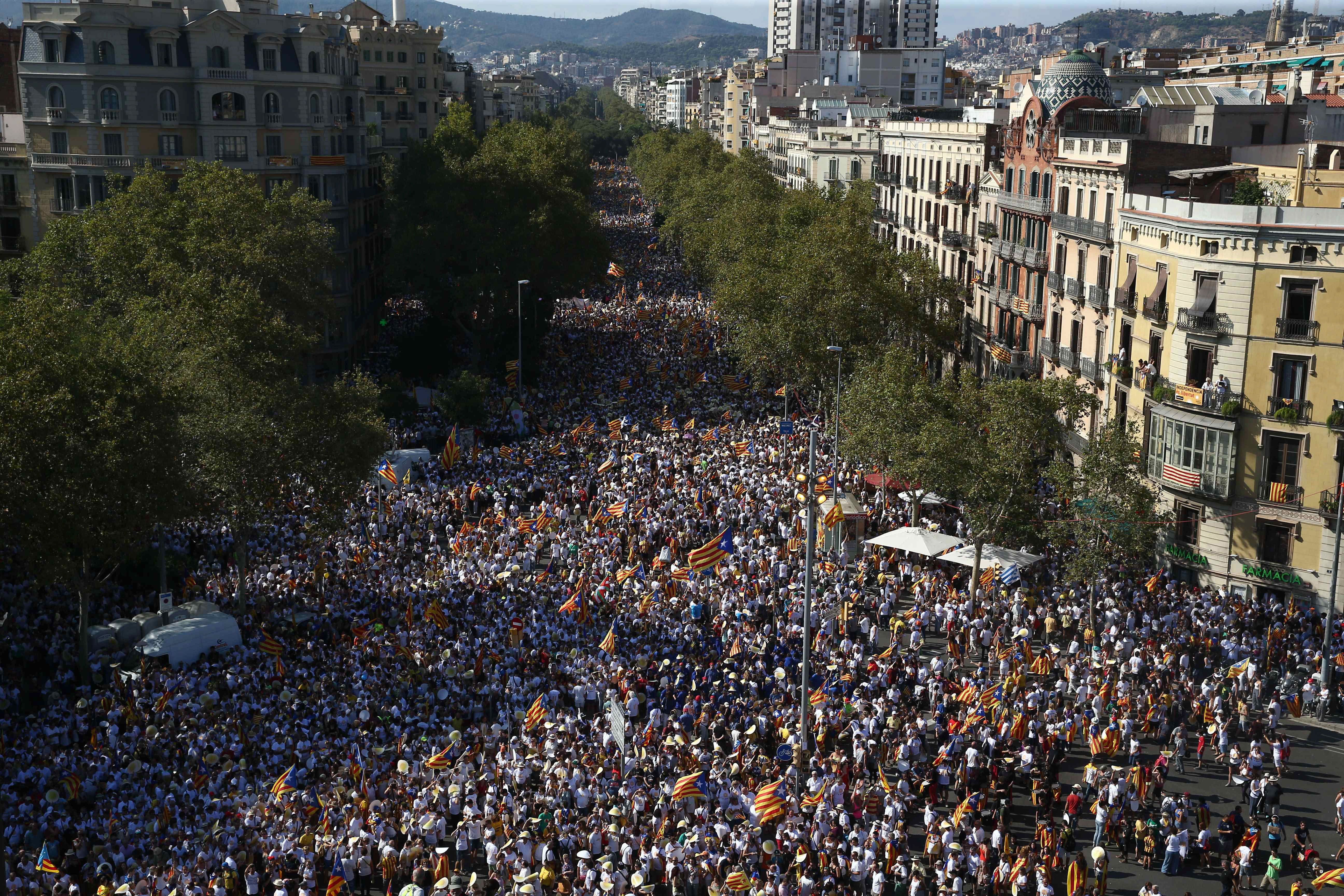 Barcelona batega "a un pam de la República de les llibertats"