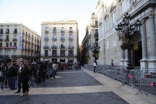 La prensa espera la llegada de Puigdemont a Palau el 30 O Sergi Alcàzar