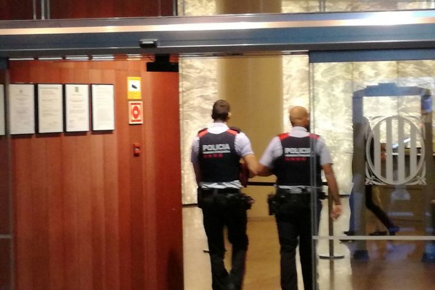 Mossos entran departamento terrirori 30 O