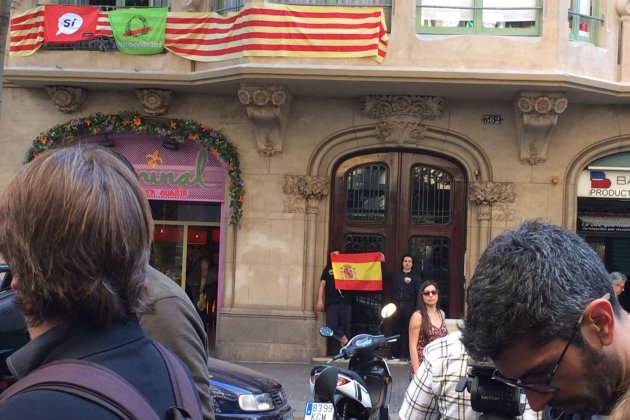 Bandera española delante de suyo pdecat