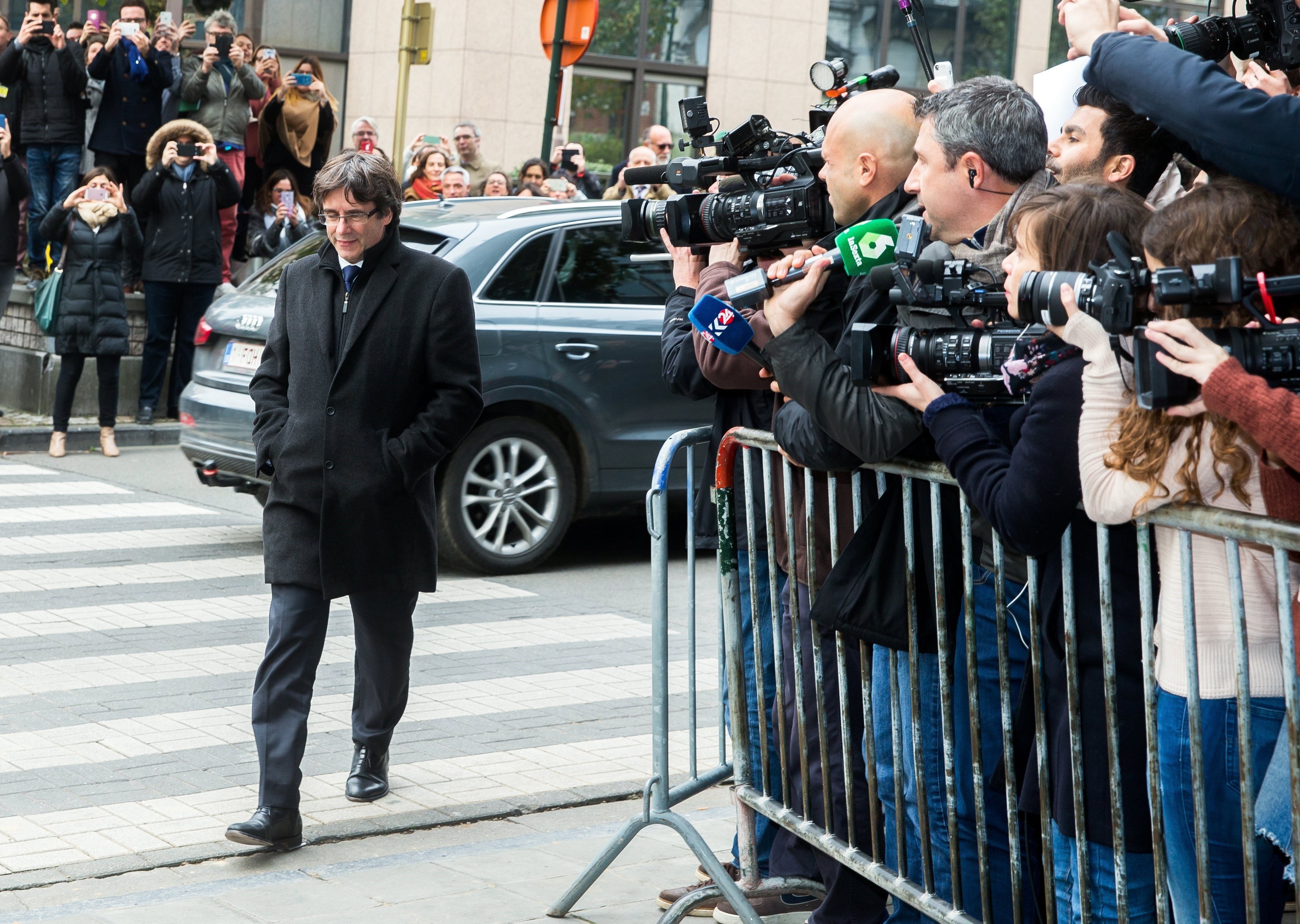 Puigdemont arriba al Centre Internacional de Premsa de Brussel·les