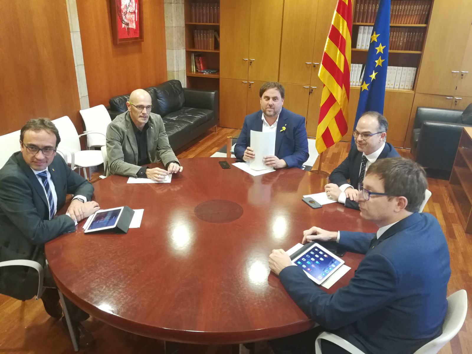 Junqueras, Turull, Mundó, Romeva i Rull es reuneixen al Parlament