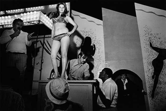 Carnival Strippers. Susan Meiselas / Magnum Photos