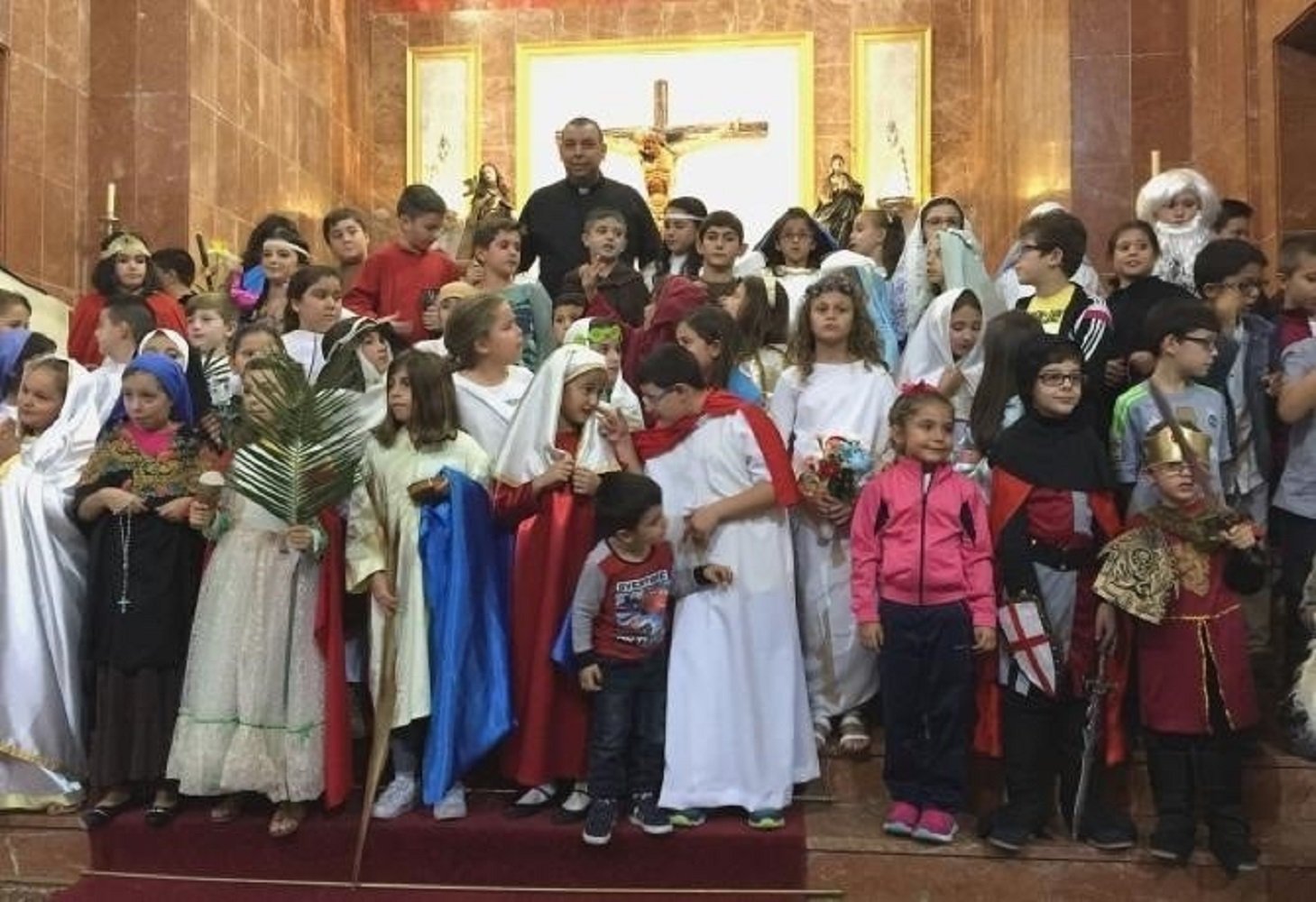 La Iglesia invita a los niños a disfrazarse de santos como réplica a Halloween