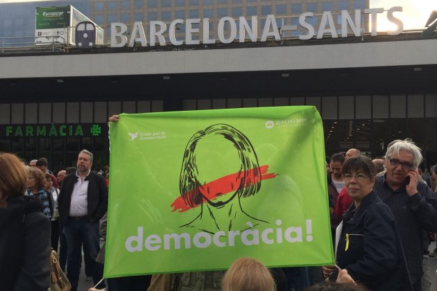 Estació Sants acomiadant polítics que van a Madrid a declarar 2   Albert Acín