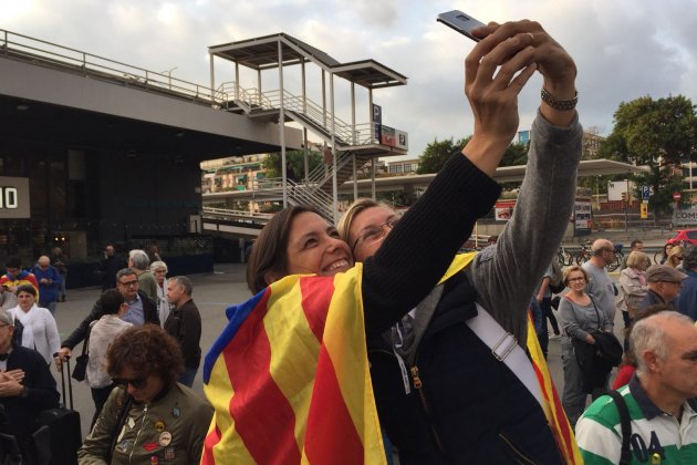 Estació Sants acomiadant polítics que van a Madrid a declarar 3   Albert Acín