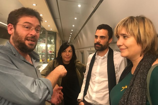 Torrent i Fachin a l'AVE anant a Madrid
