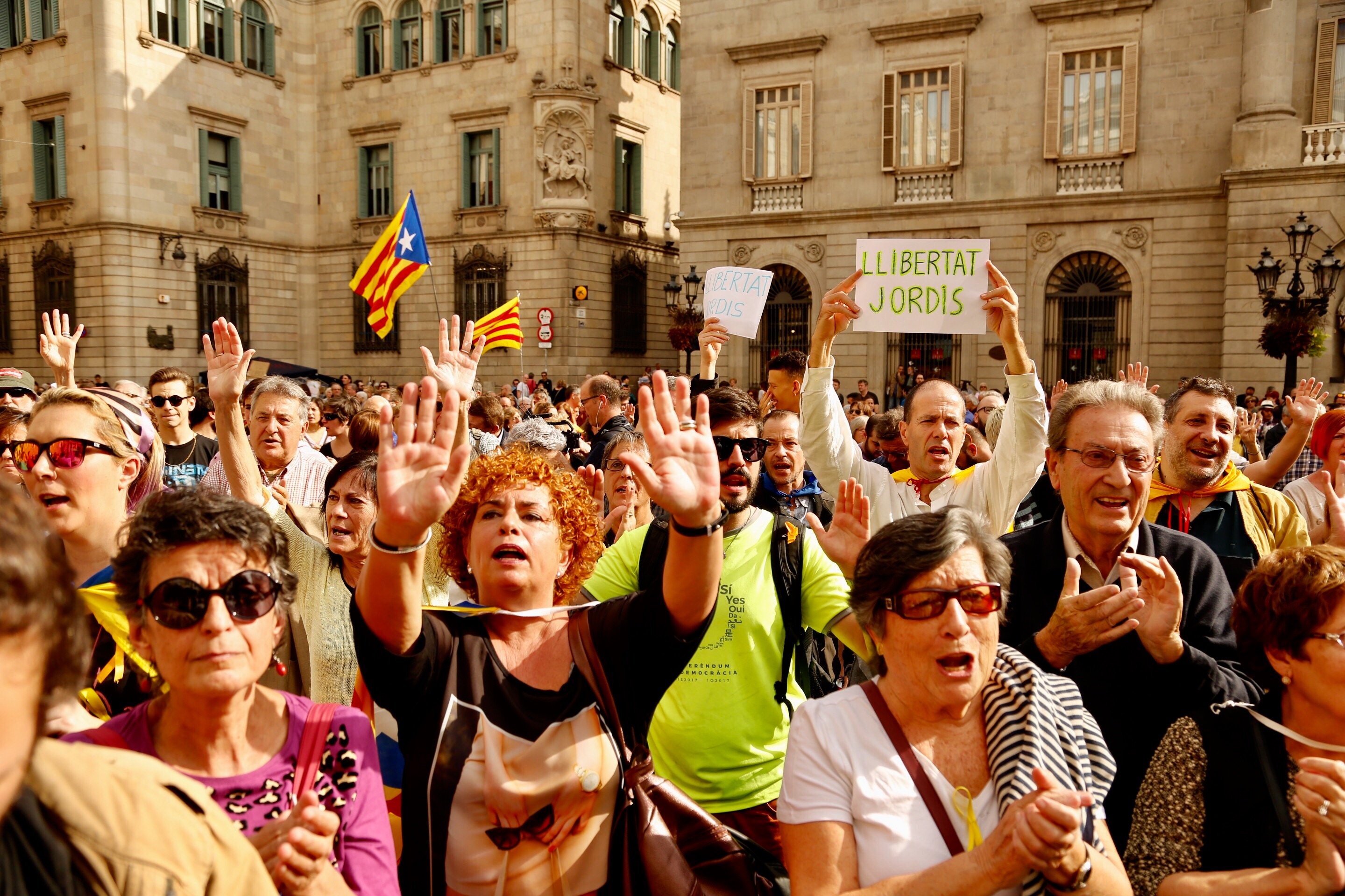 Milers de persones protesten contra la persecució judicial