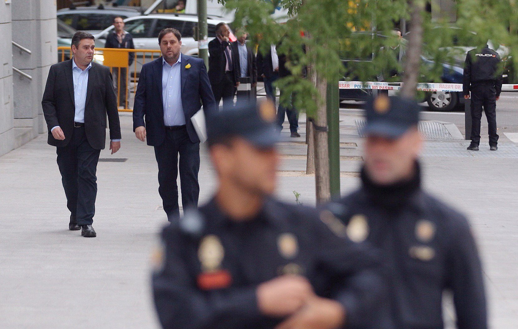 Supreme Court judge releases Catalan ministers; Junqueras, Forn and 'Jordis' to stay in prison