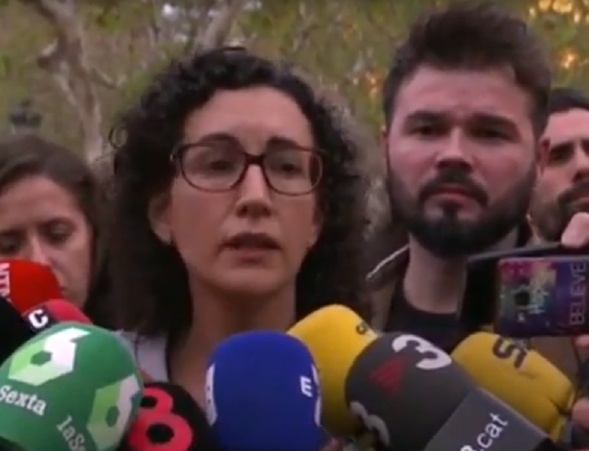 VÍDEO: Rovira rompe a llorar después del encarcelamiento de Junqueras y los consellers