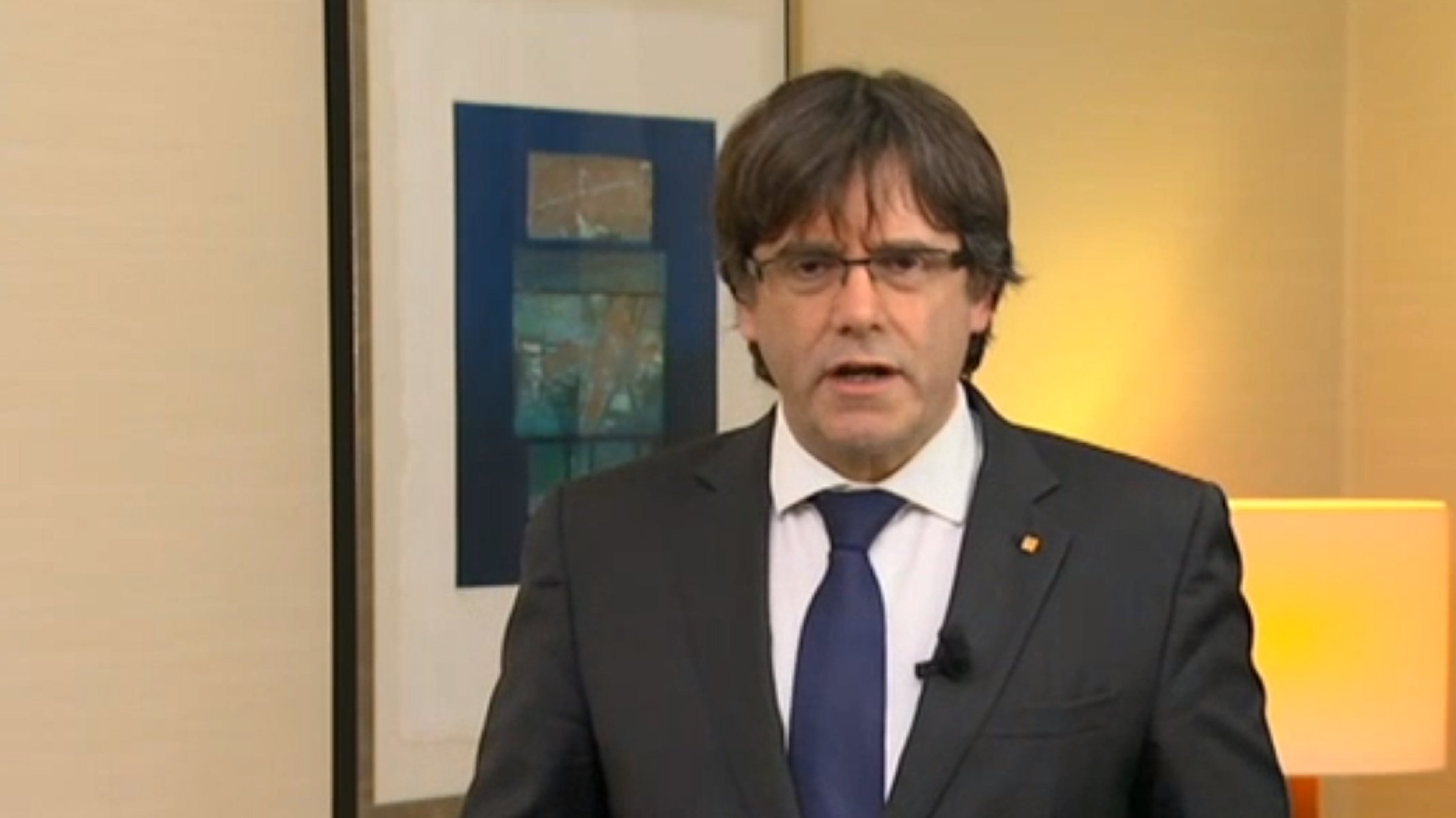 Puigdemont calls for violence-free fight back against repression he expects to be "long and fierce"