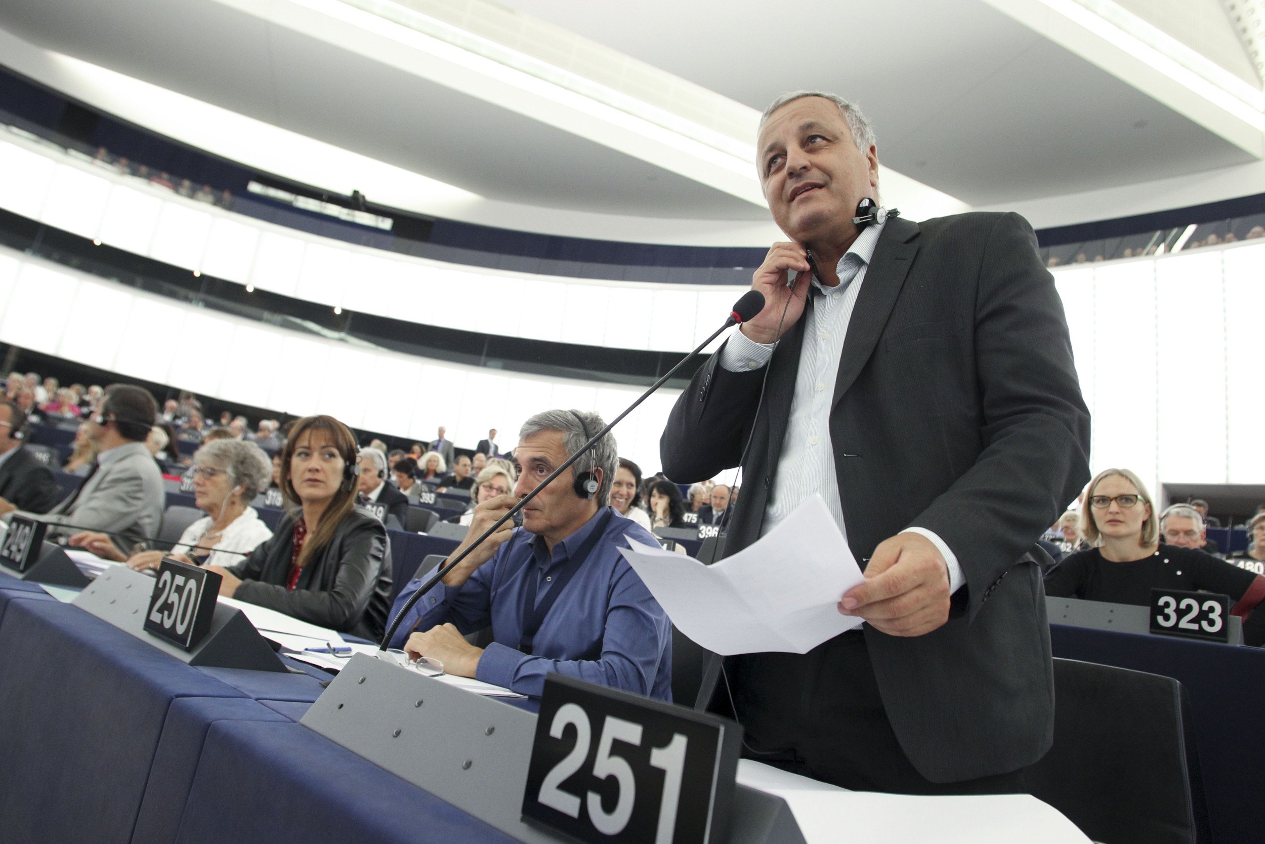 Un eurodiputado denuncia ante la Eurocámara la ausencia de Puigdemont y Comín en Estrasburgo