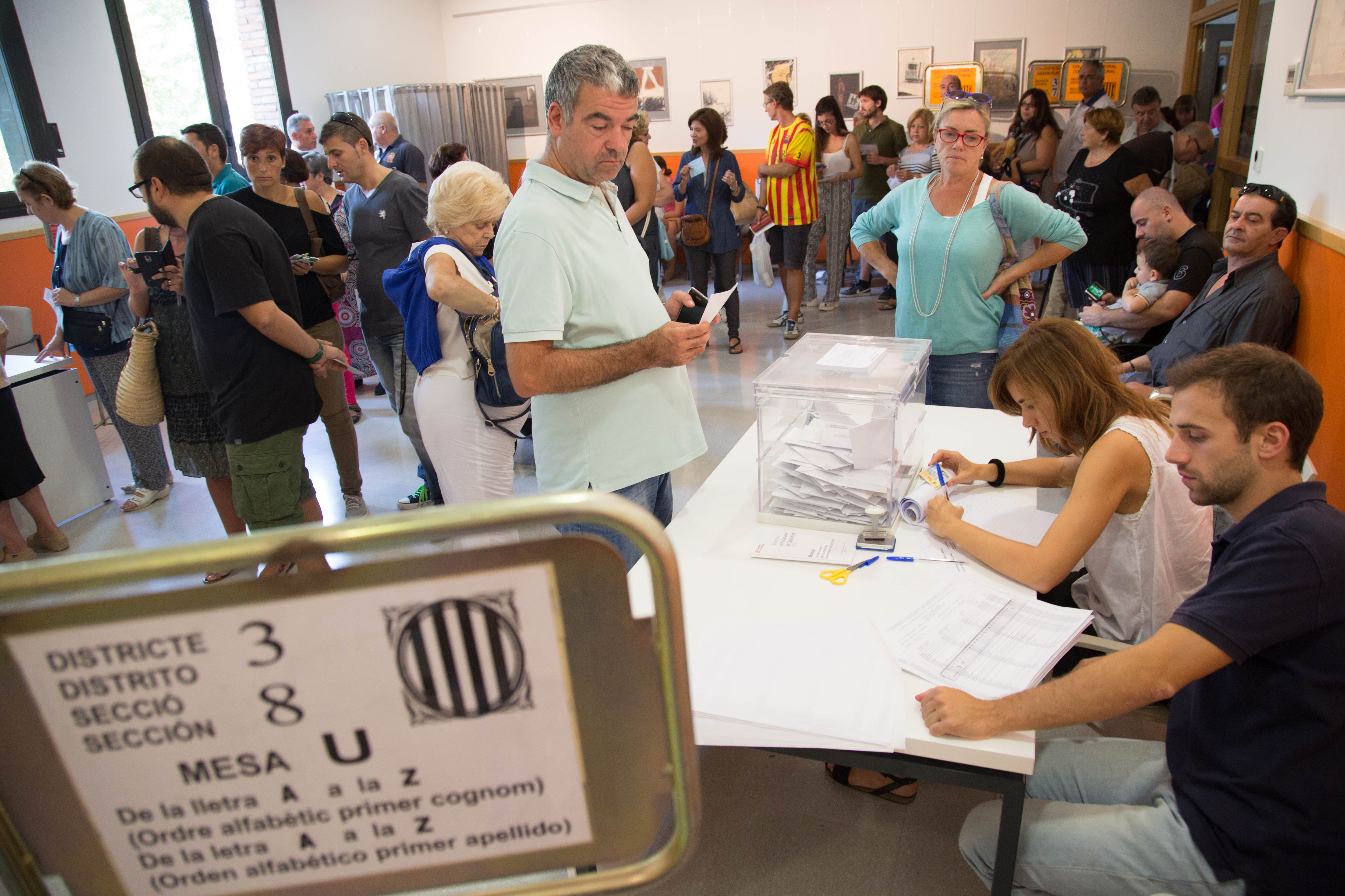 Catalanes en el exterior denuncian anomalías en el voto en los consulados