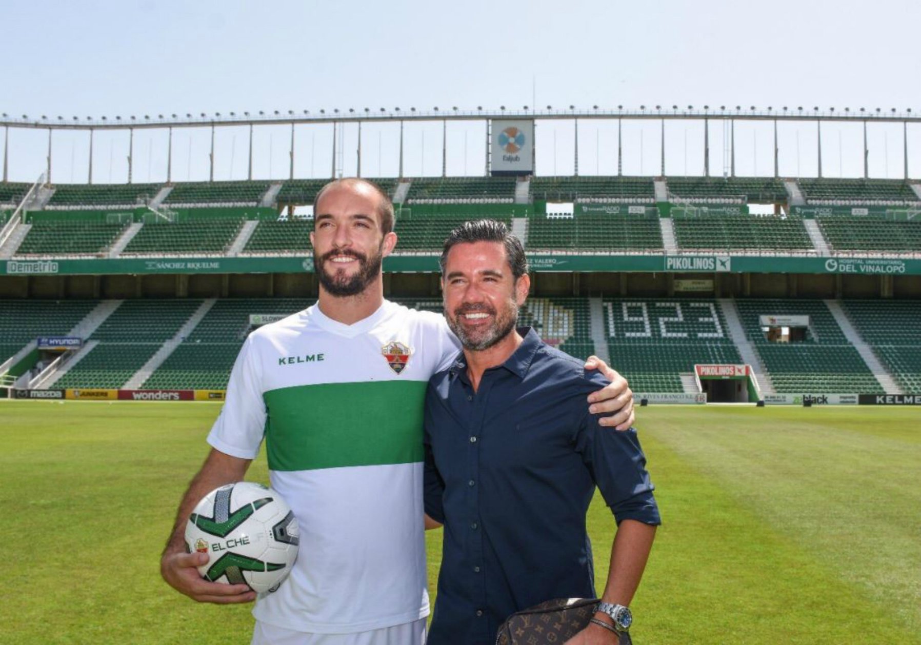 El Elche advierte a un futbolista catalán por un comentario sobre los encarcelamientos