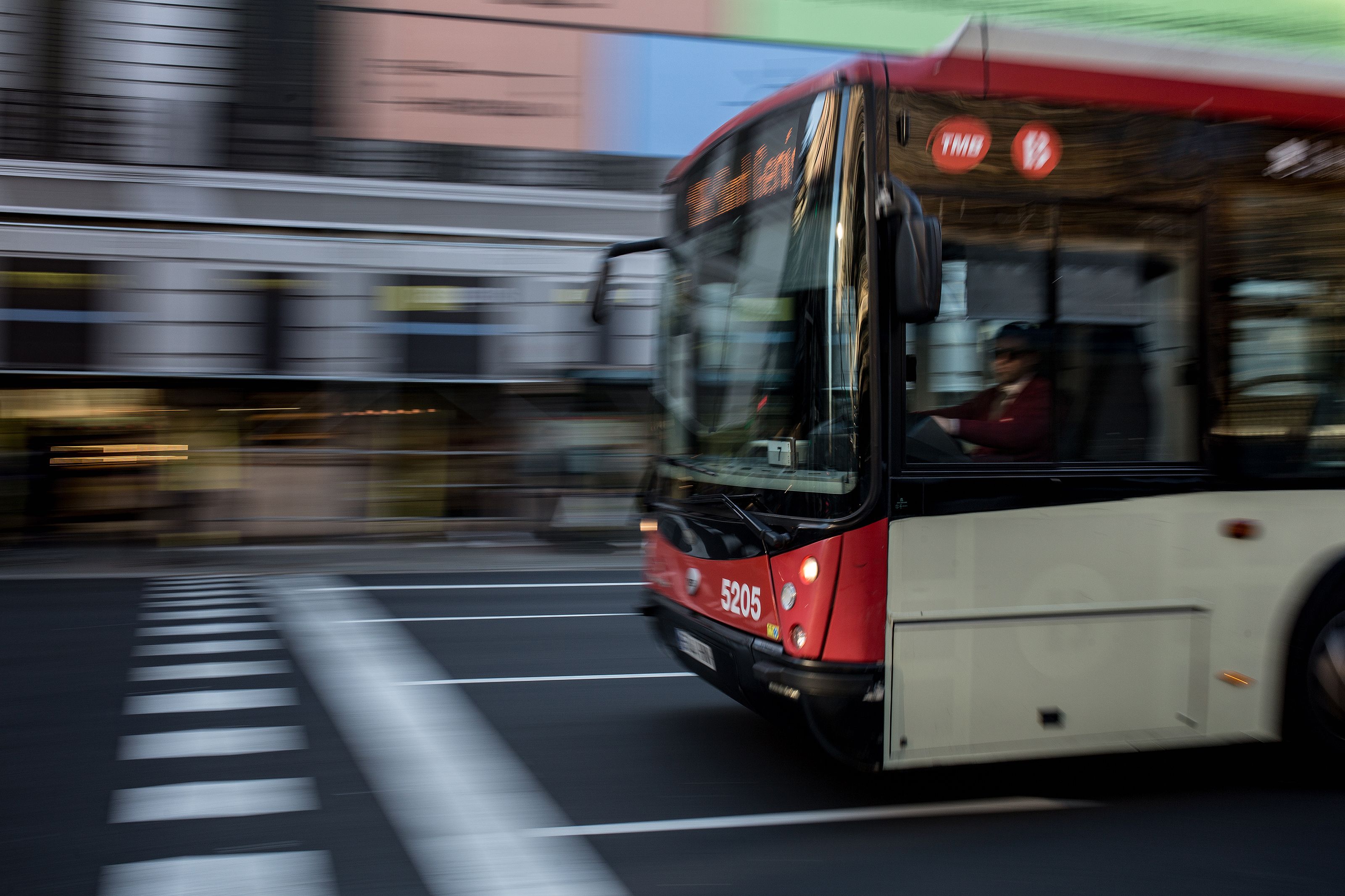 TMB hará controles de alcohol y drogas a los conductores de bus de Barcelona