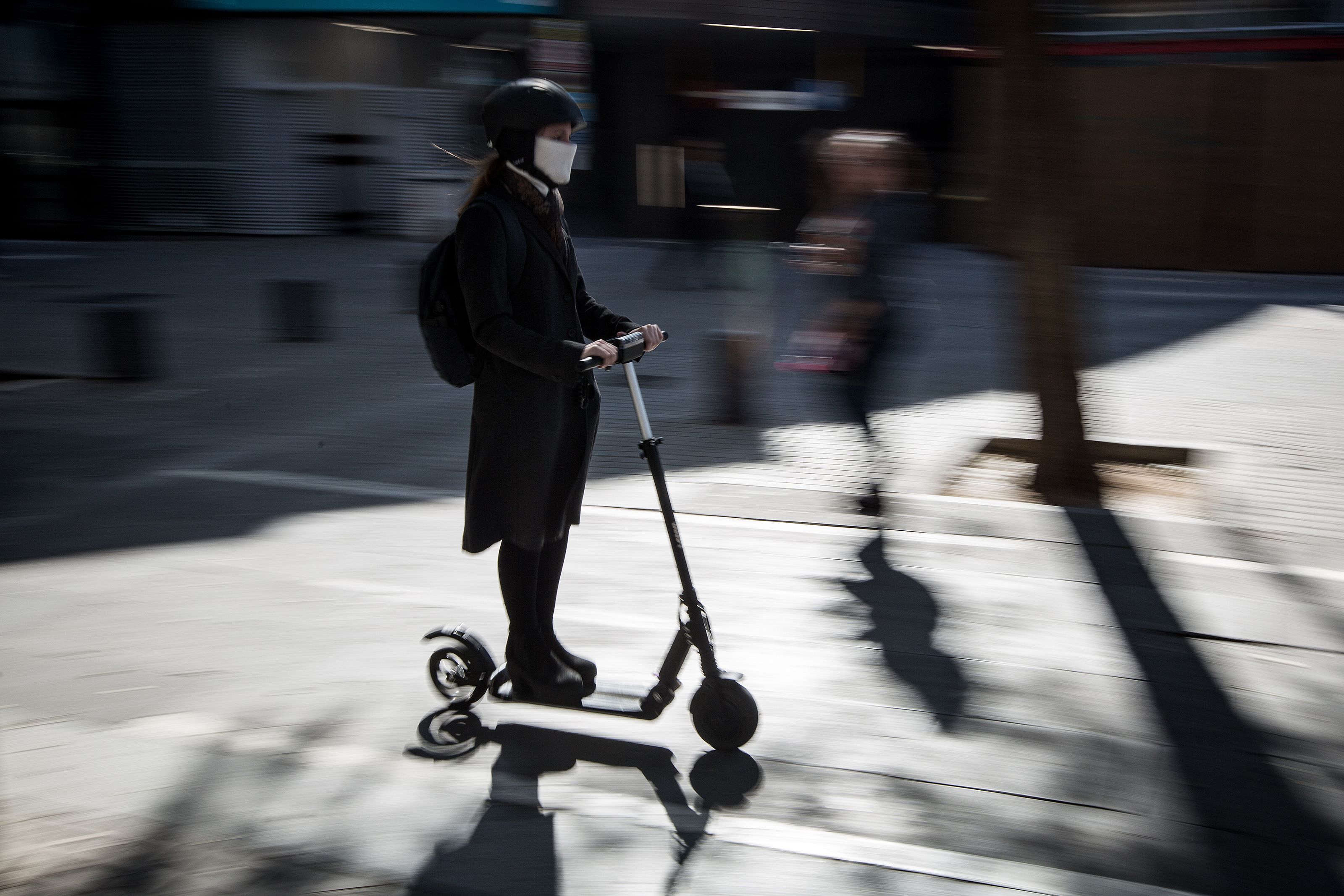 Tarragona copia a Barcelona y prohibirá temporalmente los patinetes eléctricos en el transporte público