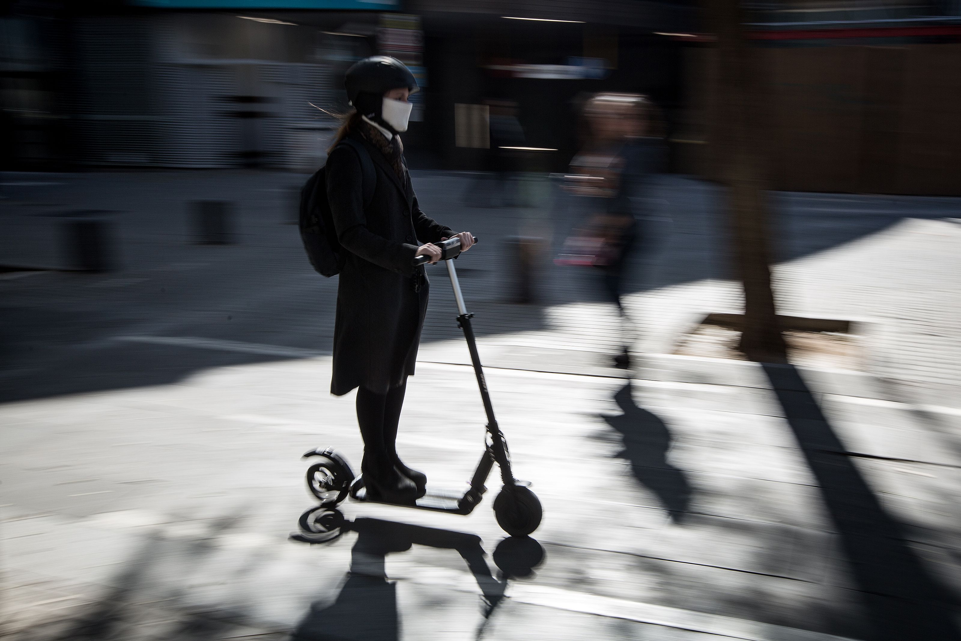 Tarragona copia Barcelona i també prohibirà temporalment els patinets elèctrics al transport públic