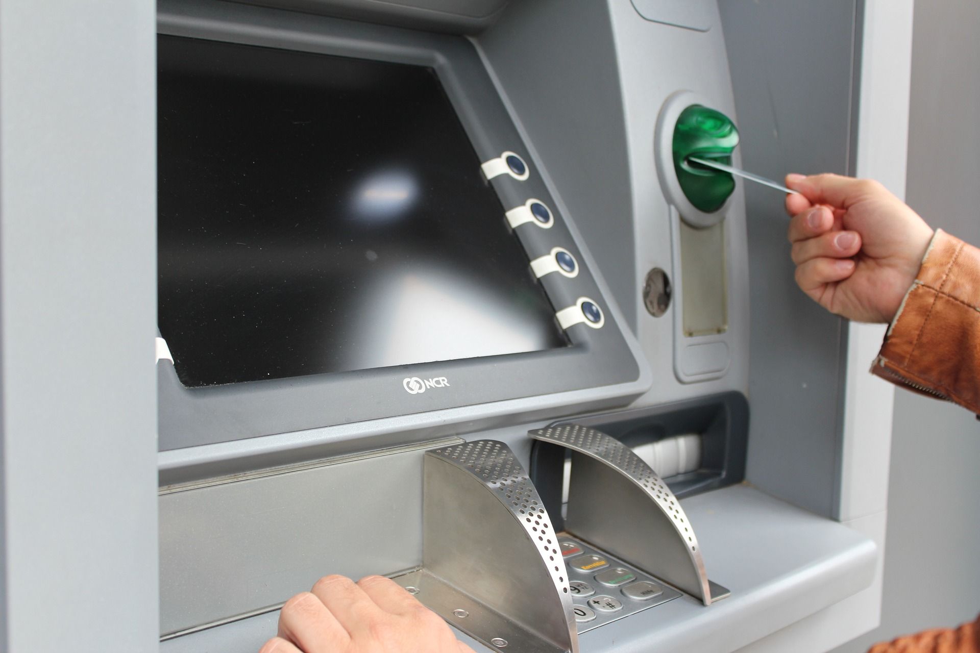 Jackpotting: la tècnica de ciberdelinqüència que deixa caixers automàtics buits
