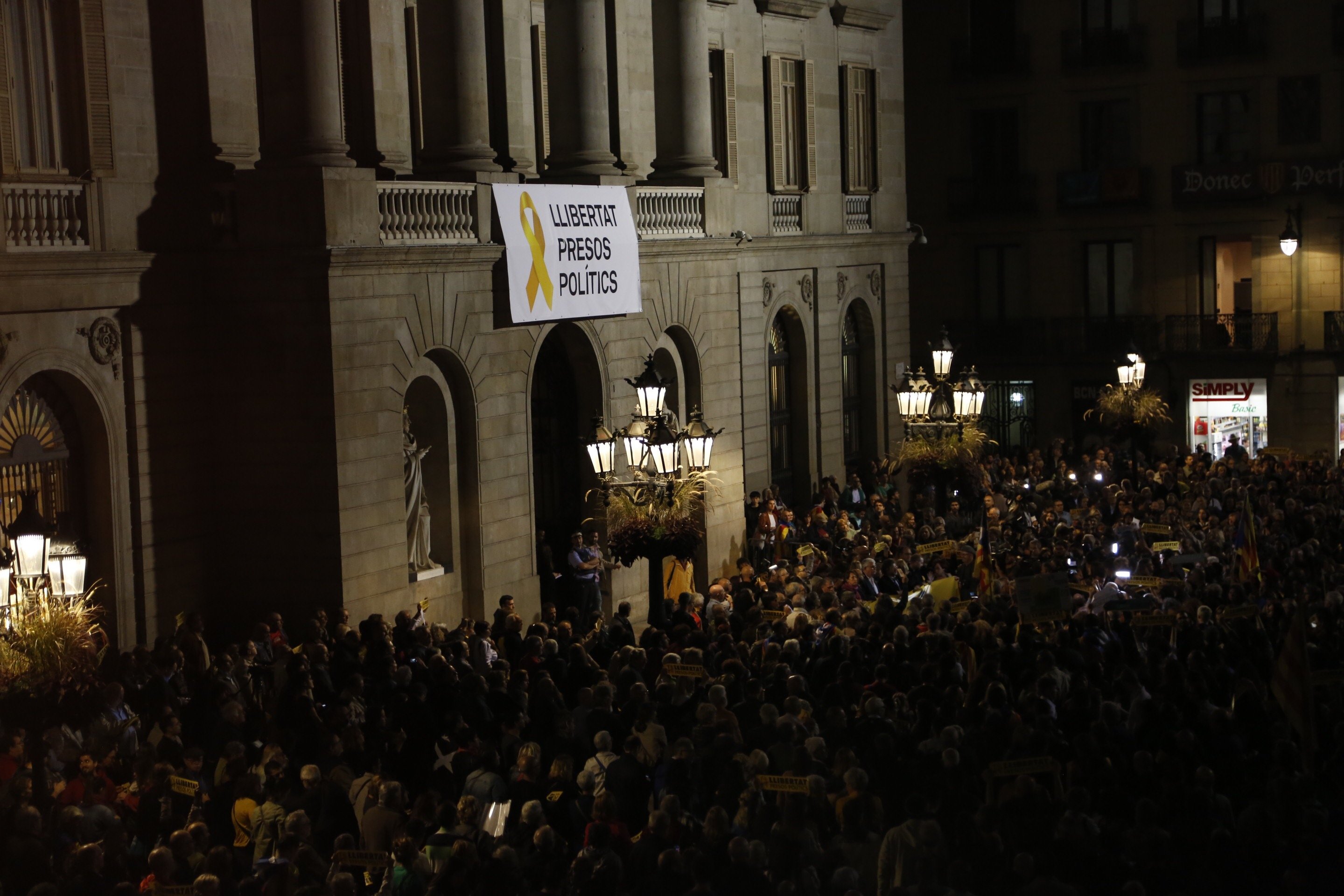 Concentracions a tot el país per exigir la llibertat dels presos polítics