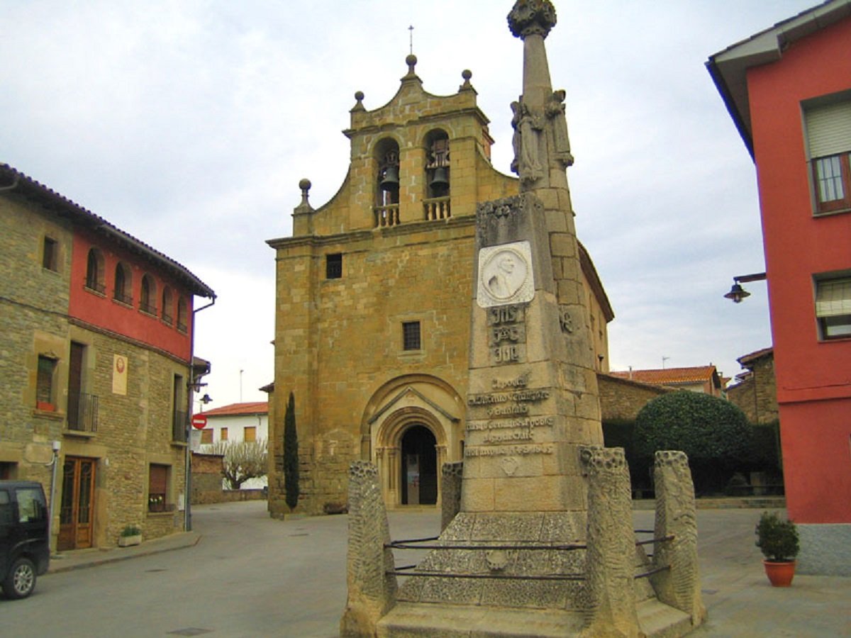 Atacan el monumento a Verdaguer en Folgueroles con pintadas nazis y por el 155