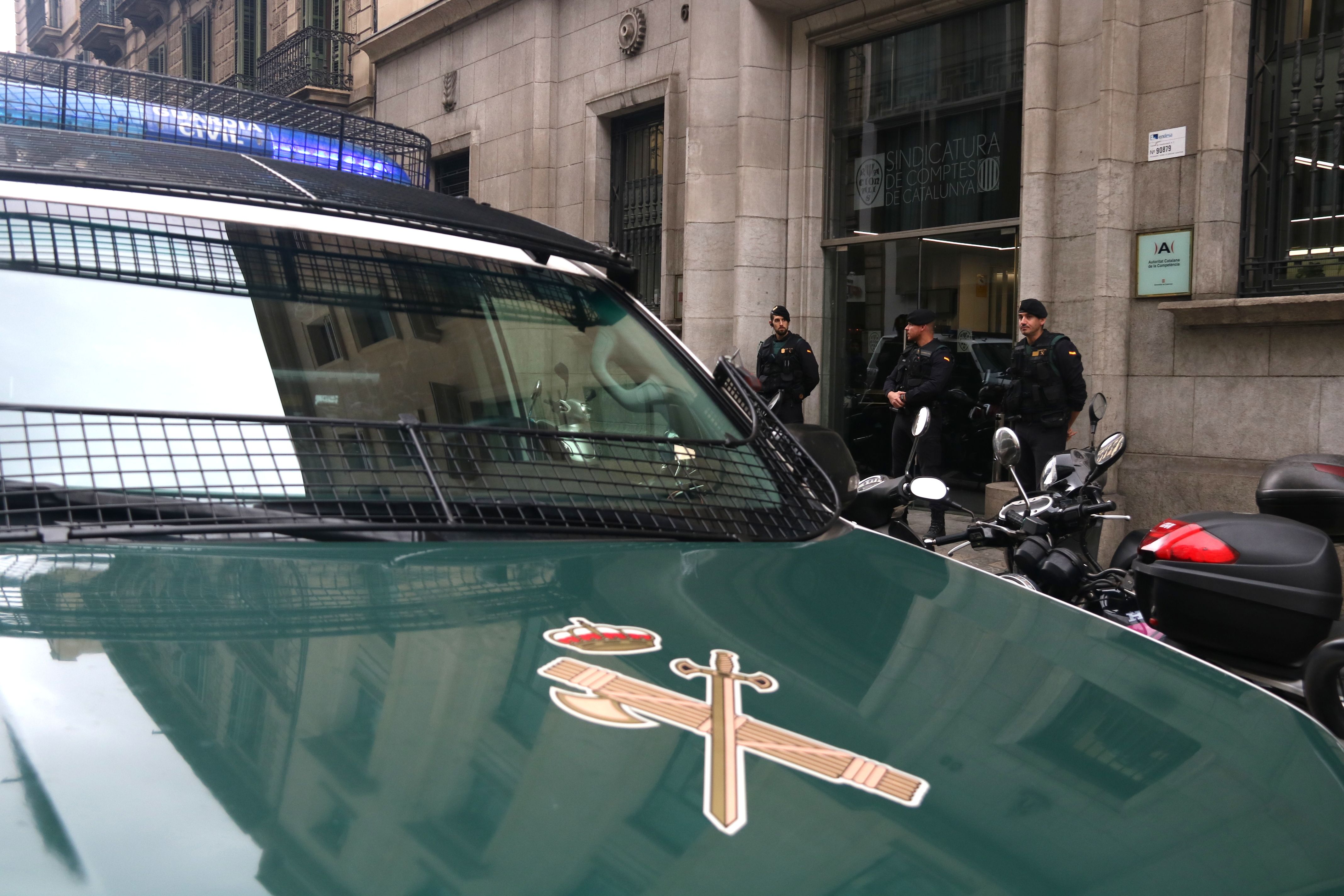 Interior suspèn de sou i feina tres guàrdies civils disposats a "vessar sang" contra l'amnistia