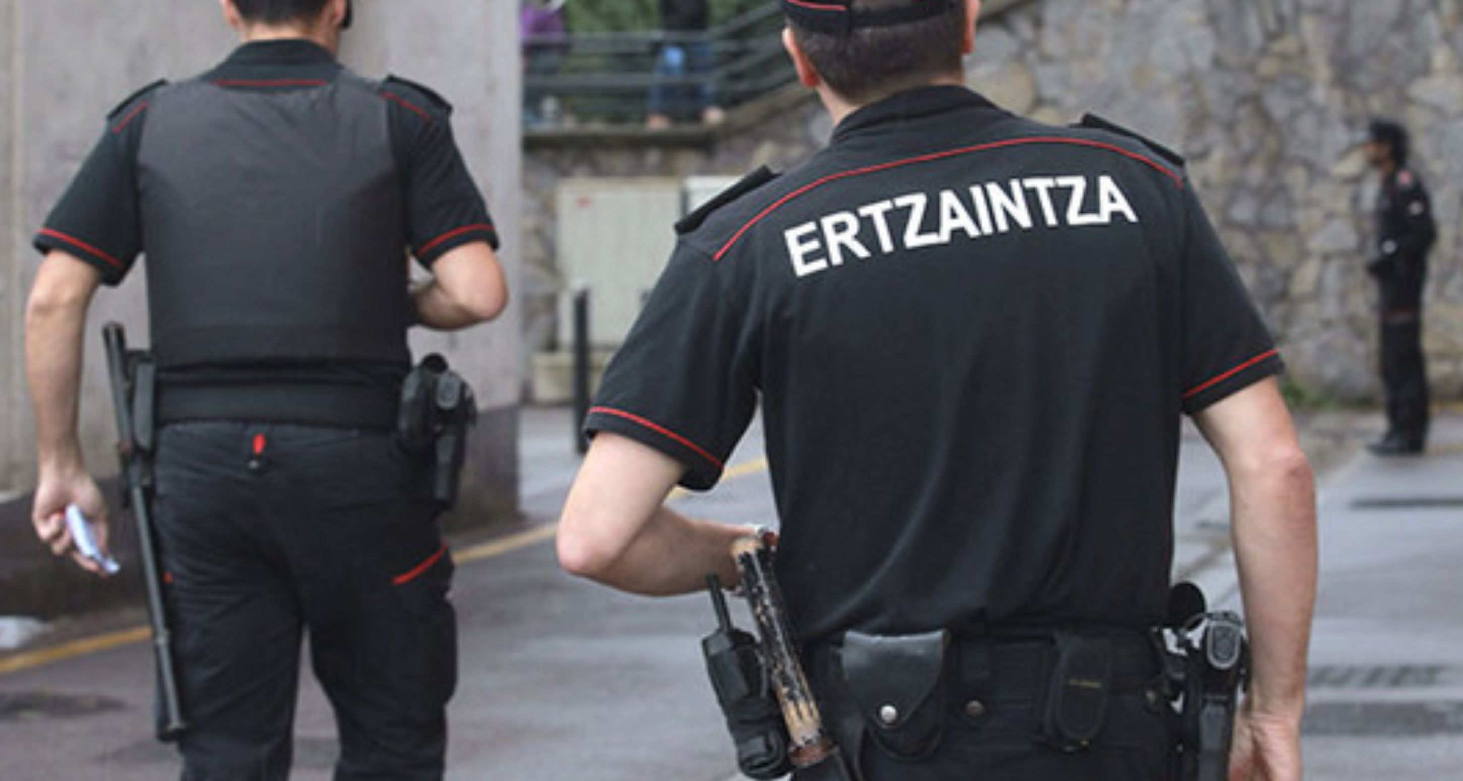 La Ertzaintza investiga a un agente denunciado por participar en las protestas contra Sánchez