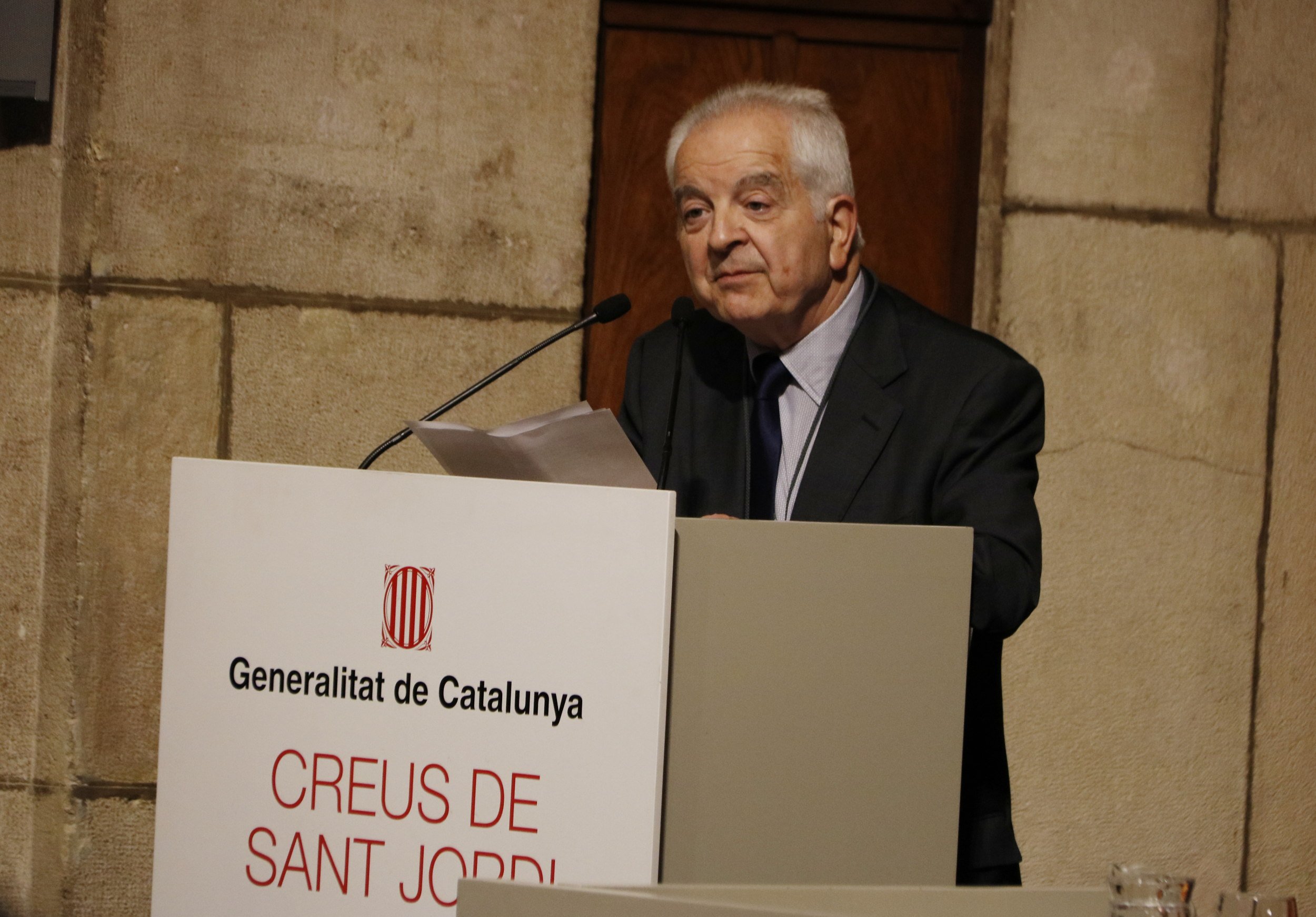 150 personalitats reclamen un referèndum pactat post 21-D