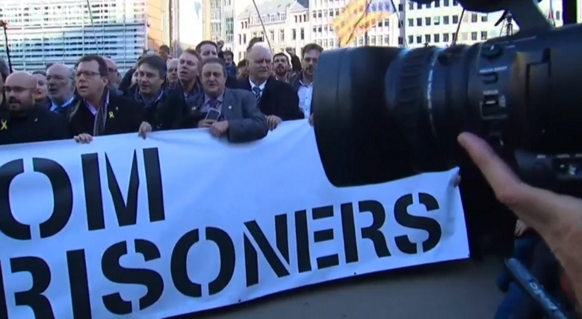 Ampli seguiment de la RTV belga als alcaldes catalans a Brussel·les