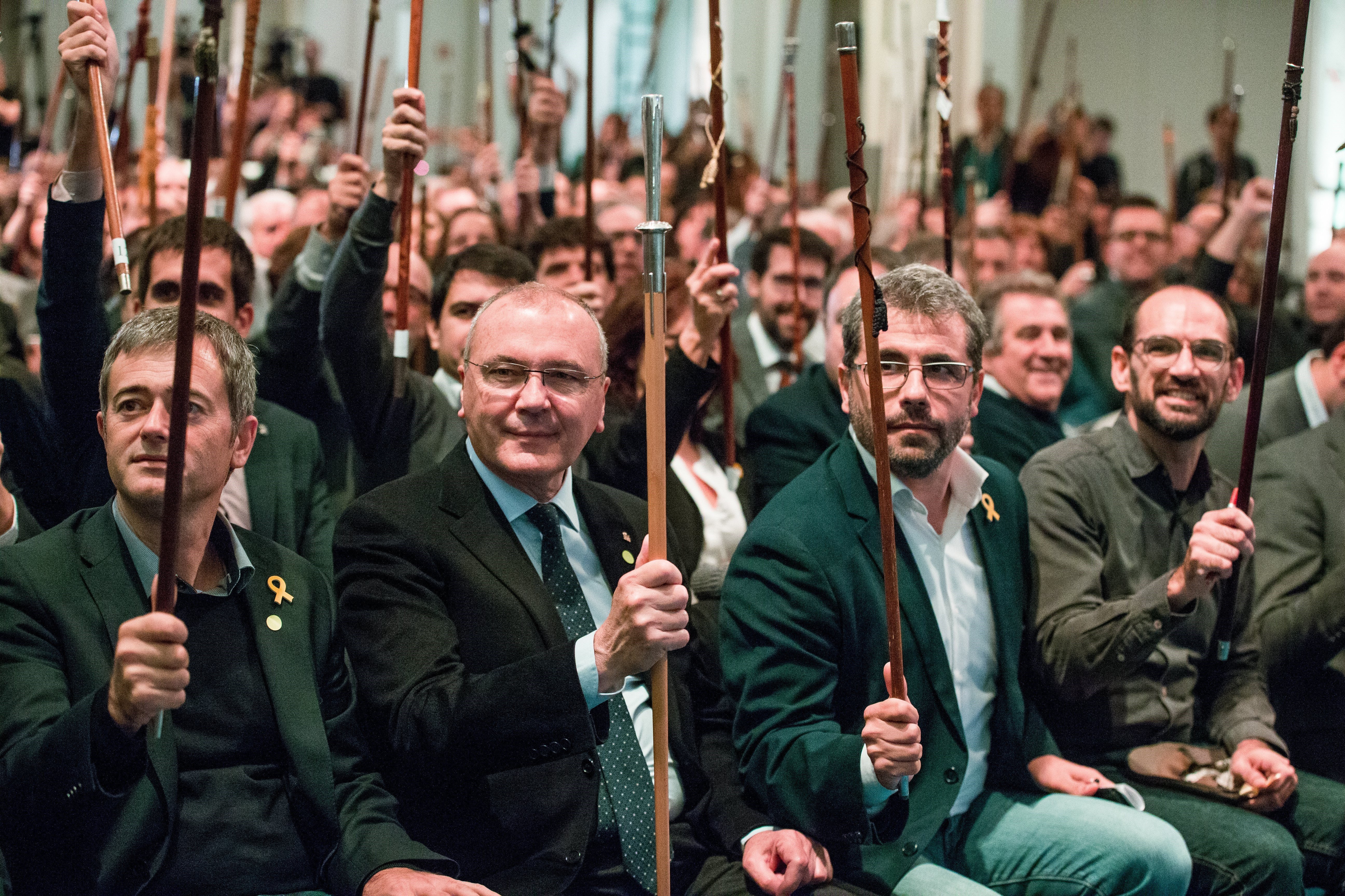 Juncker rechaza ninguna acción en favor de los 712 alcaldes imputados