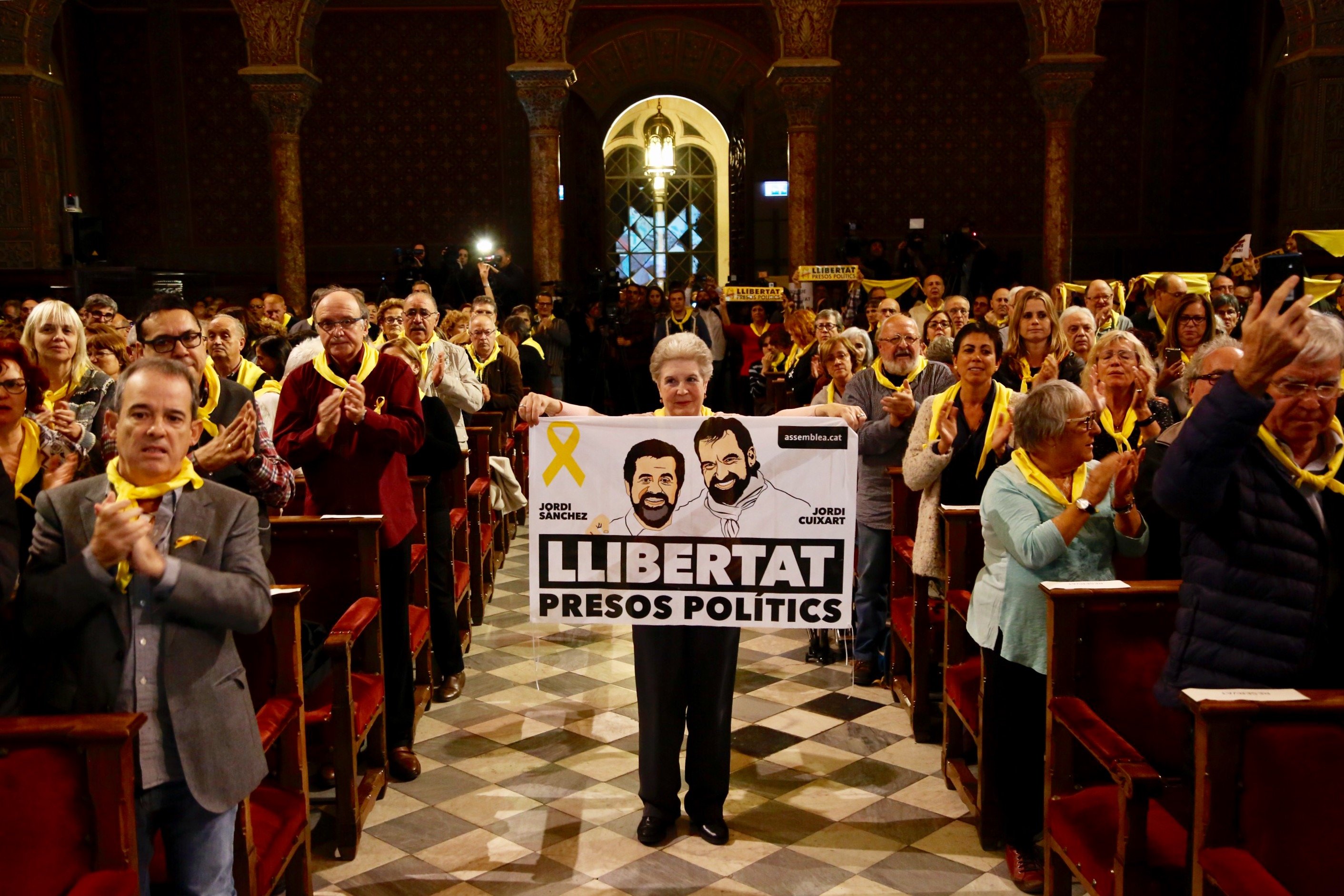 La Crida retorna al paraninfo de la UB para reclamar la libertad de los presos