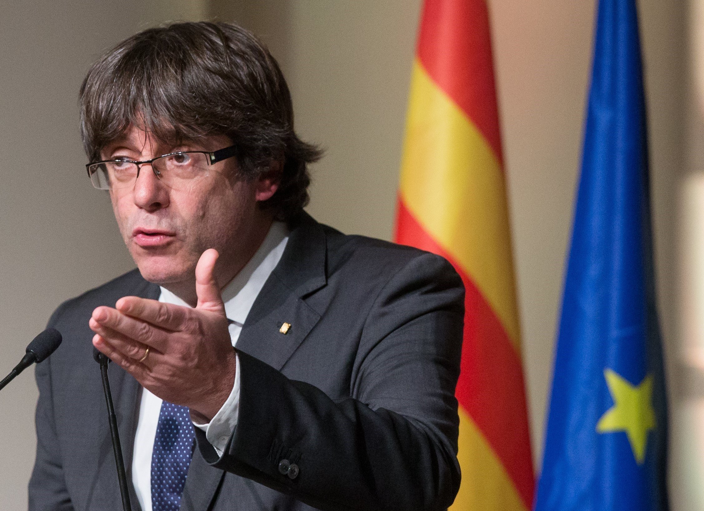 Los espías colocaron las balizas a Puigdemont en el parking de un hotel