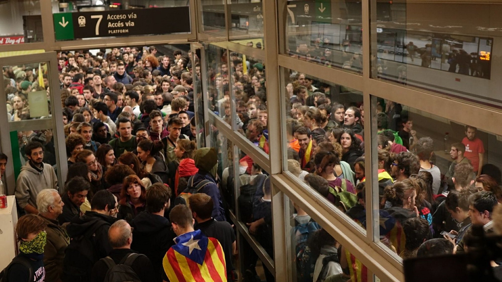 The 'countrywide standstill' blocks the border and trains to Madrid