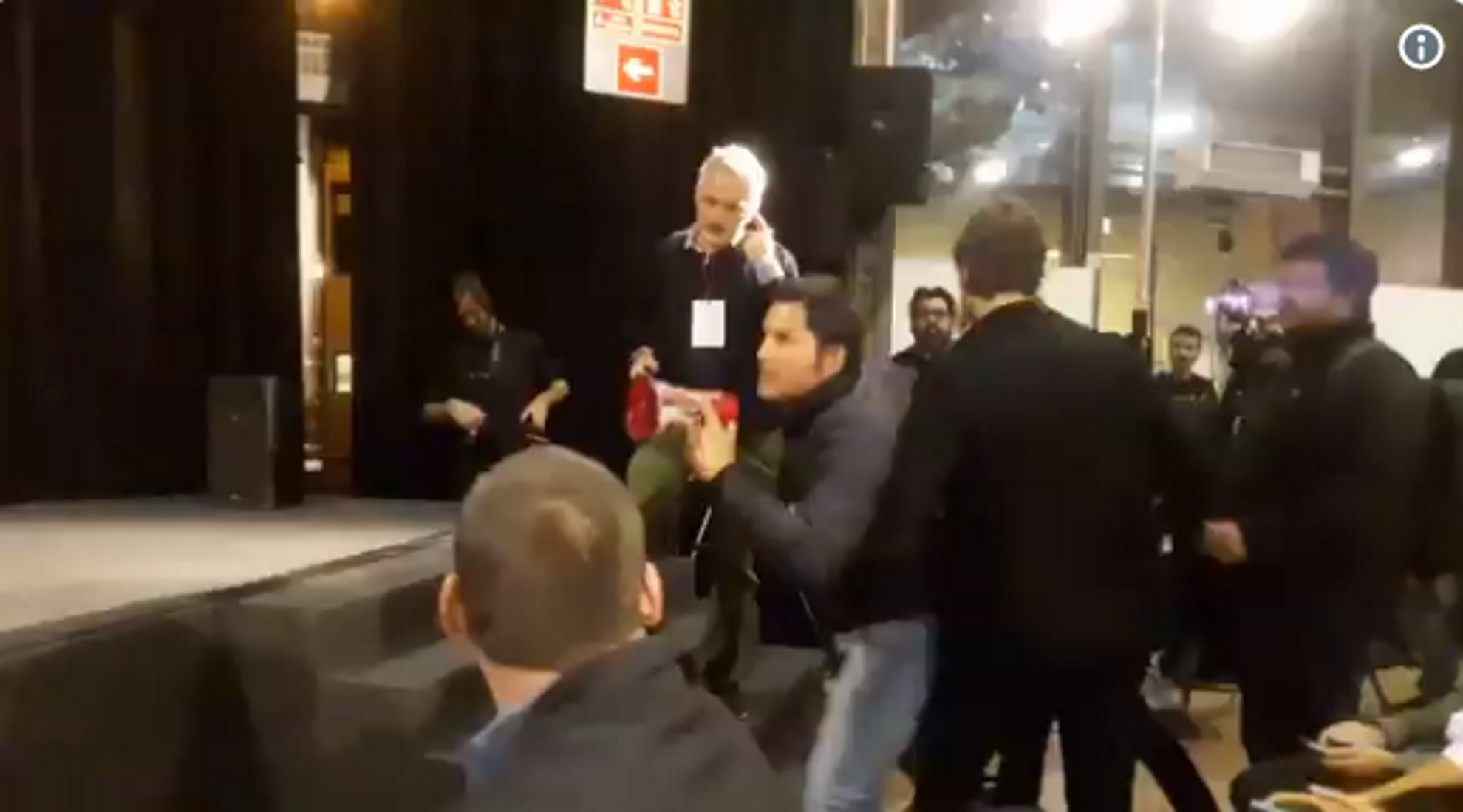 Incidente en un acto de Ada Colau con Naomi Klein