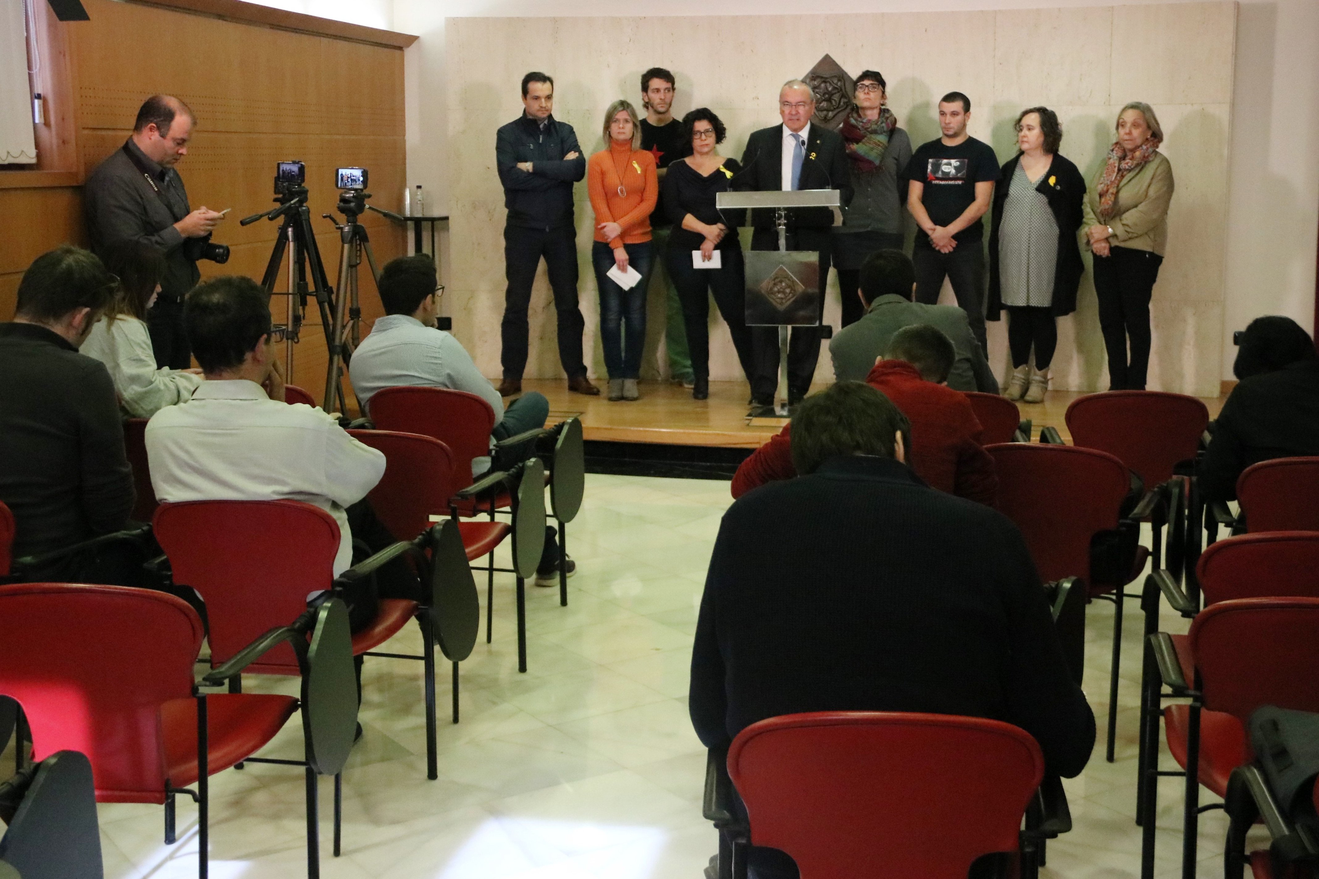 Tres policías de paisano se infiltran en una rueda de prensa del alcalde de Reus