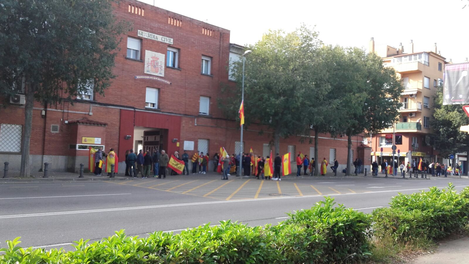 400 persones es manifesten a Girona a favor de la unitat d'Espanya