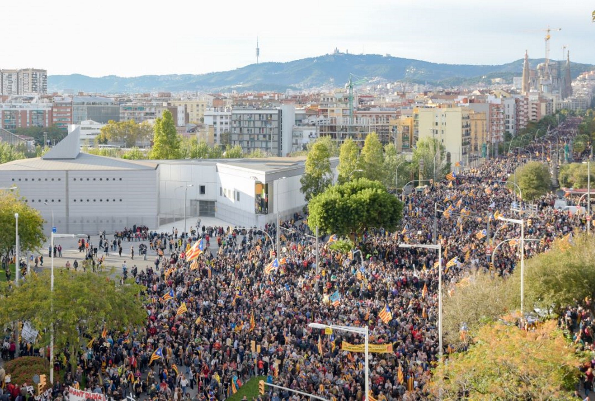 Large-scale demonstration in Barcelona for the release of the political prisoners