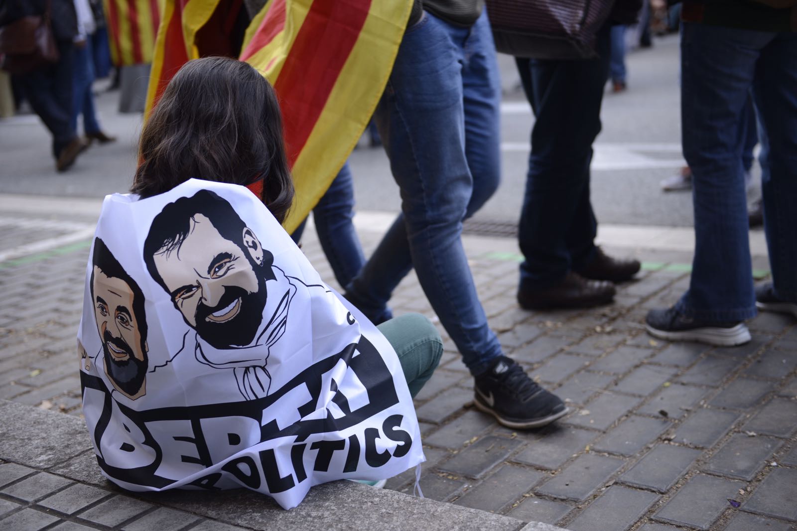 European cities fill with yellow for Catalan political prisoners