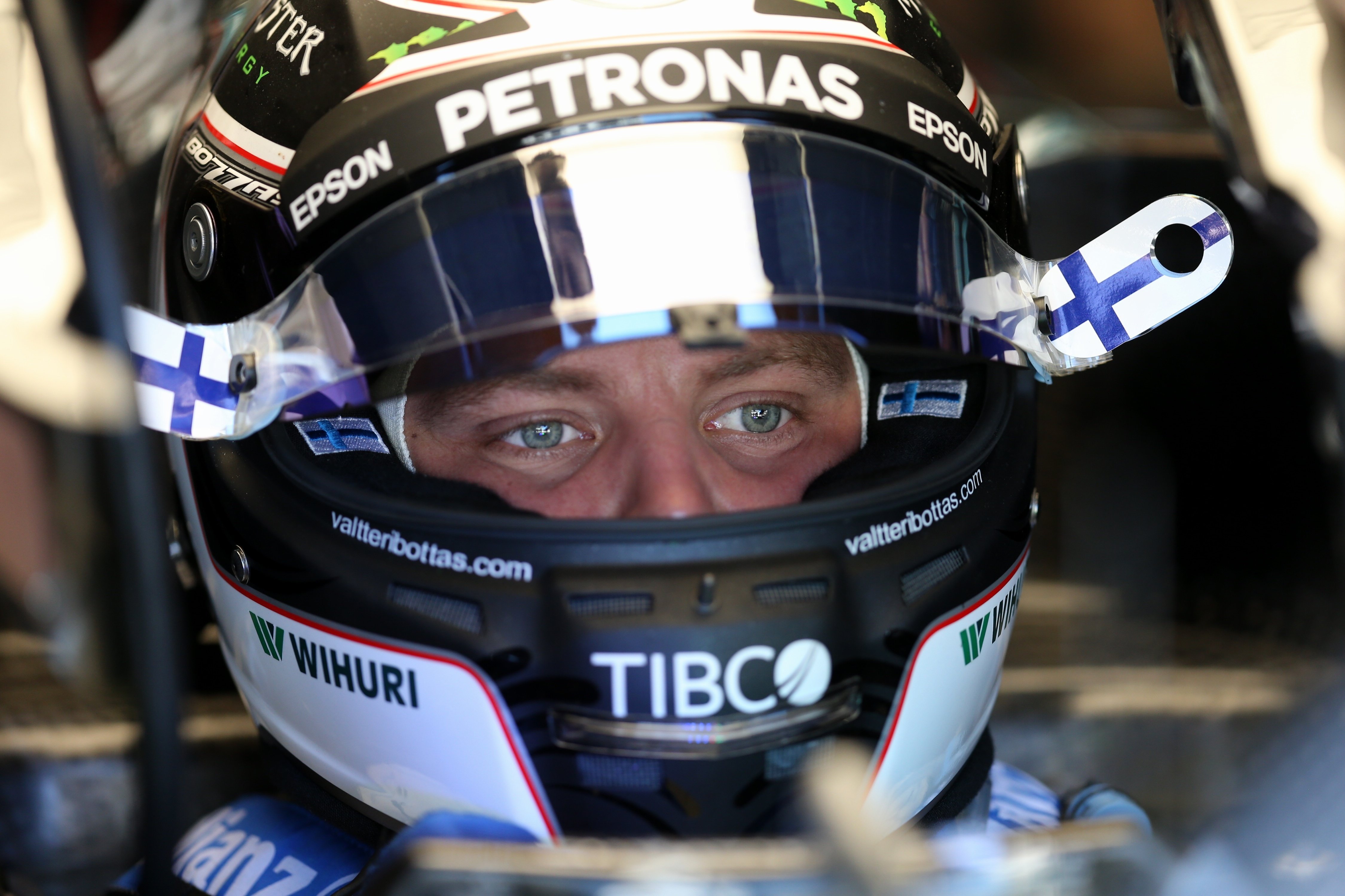 La pole de Bottas alegra a Mercedes después del accidente de Hamilton