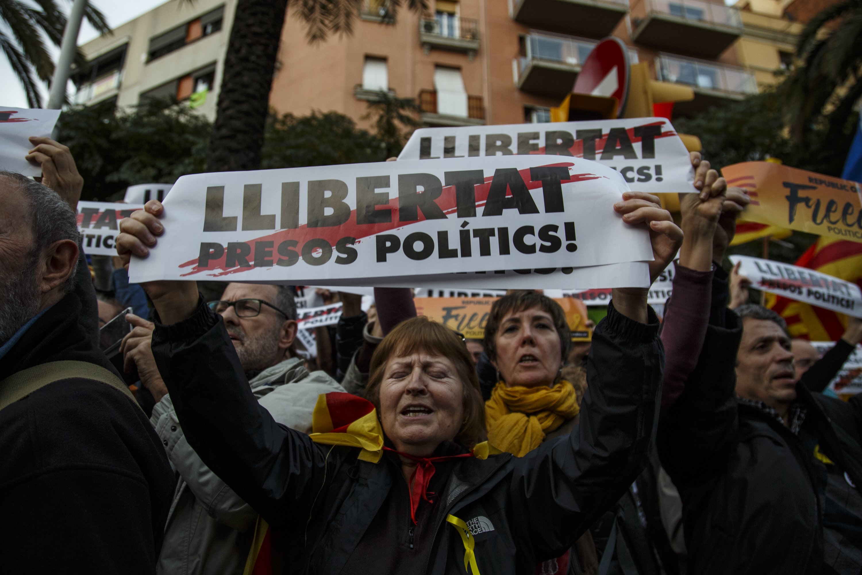 Setze eurodiputats demanen visitar les presons dels consellers i els Jordis