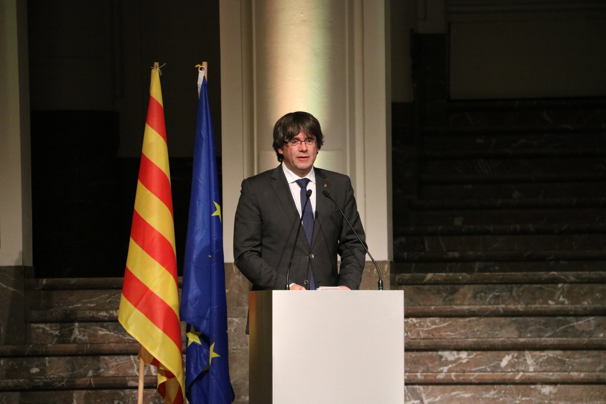 Puigdemont: "El Rei ha emparat la violència del 'a por ellos'"